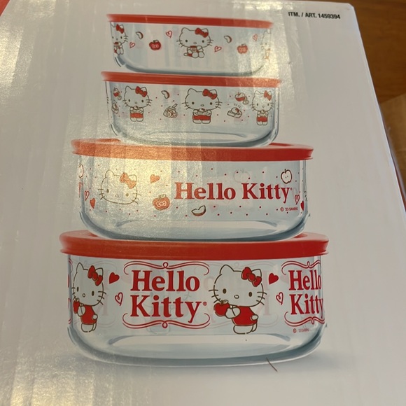 NIB Pyrex Hello Kitty containers - Picture 2 of 3